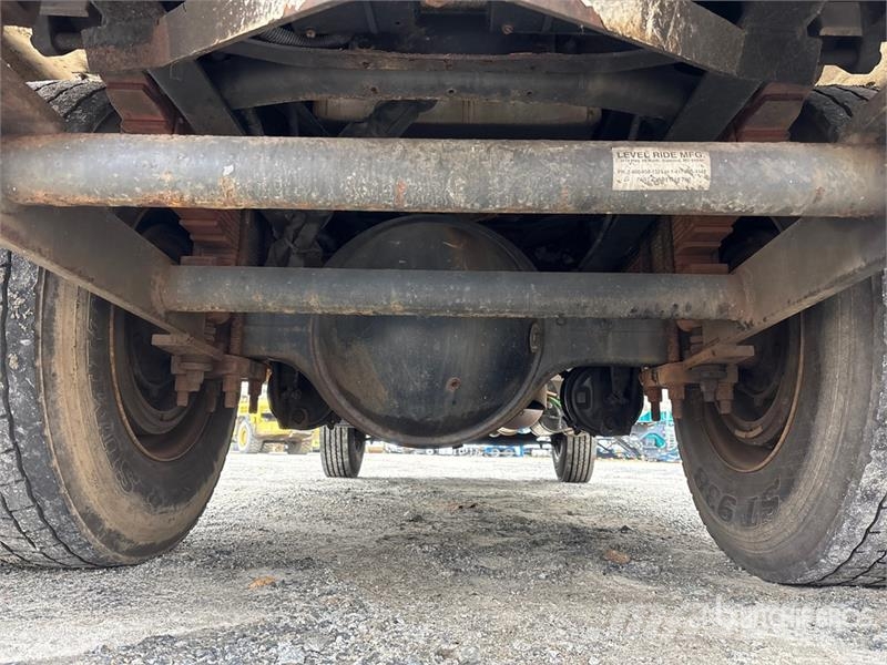 International 4300 Auto korpe