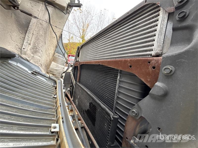 International 4300 Auto korpe