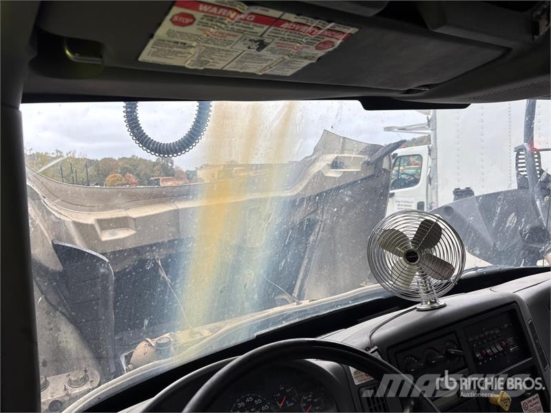 International 4300 Fahrzeug mit mobiler Bohranlage