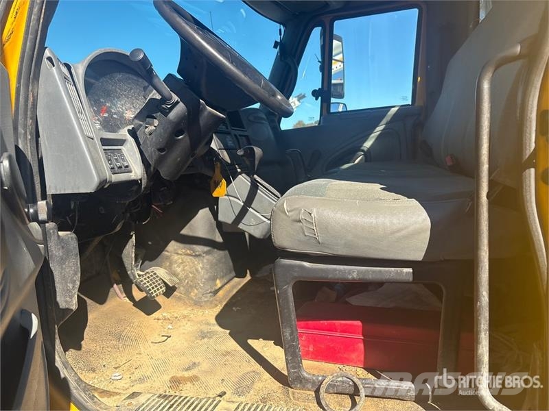 International 4300 شاحنات مزدوجة / خلخلة