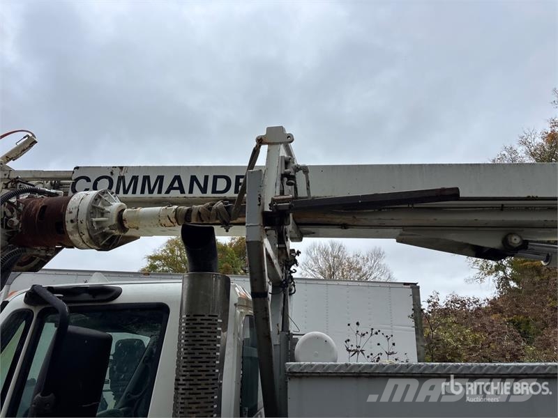 International 4300 Fahrzeug mit mobiler Bohranlage