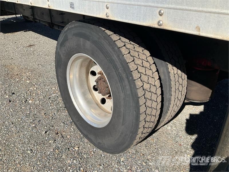 International 4300 貨箱式卡車