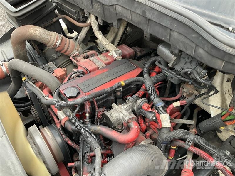 International 4300 Furgons