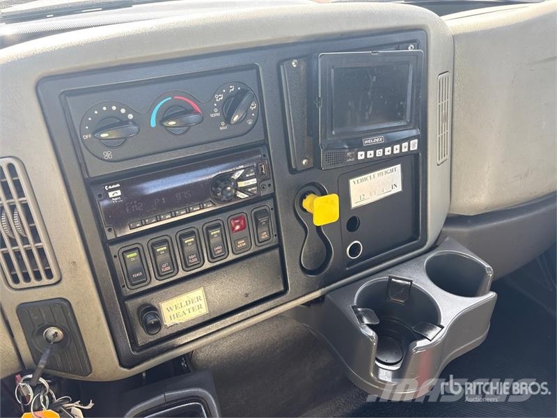 International 4300 4x2 Service Truck Camions et véhicules municipaux