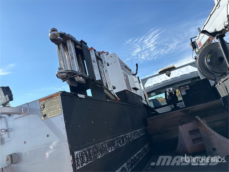 International 4300 4x2 Service Truck Camions et véhicules municipaux