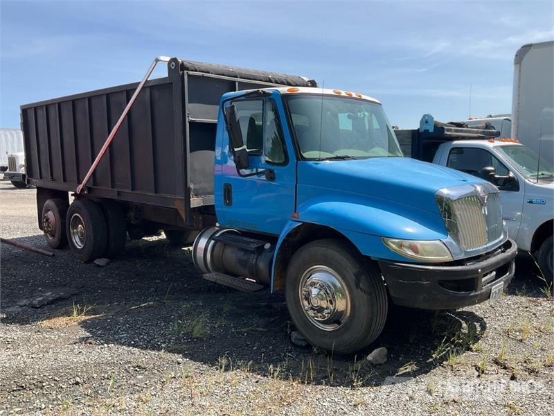 International 4300 6x4 T/A Dump Truck (Inoperable) 自卸式货车
