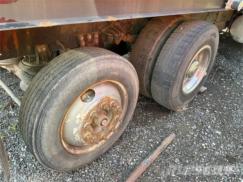 International 4300 6x4 T/A Dump Truck (Inoperable) 自卸式货车