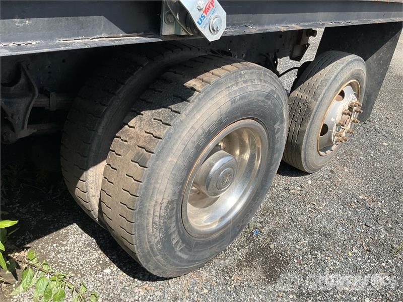 International 4300 6x4 T/A Dump Truck (Inoperable) 自卸式货车