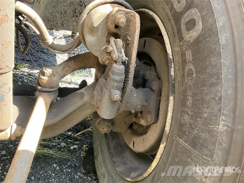 International 4300 6x4 T/A Dump Truck (Inoperable) 自卸式货车