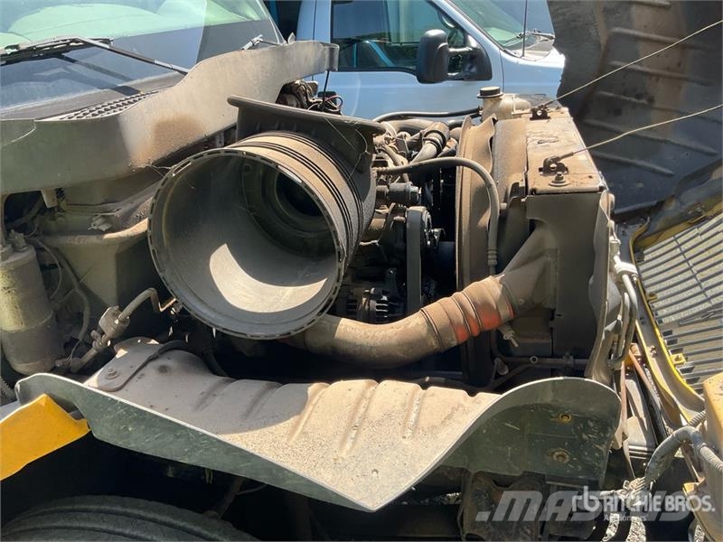 International 4300 6x4 T/A Dump Truck (Inoperable) 自卸式货车