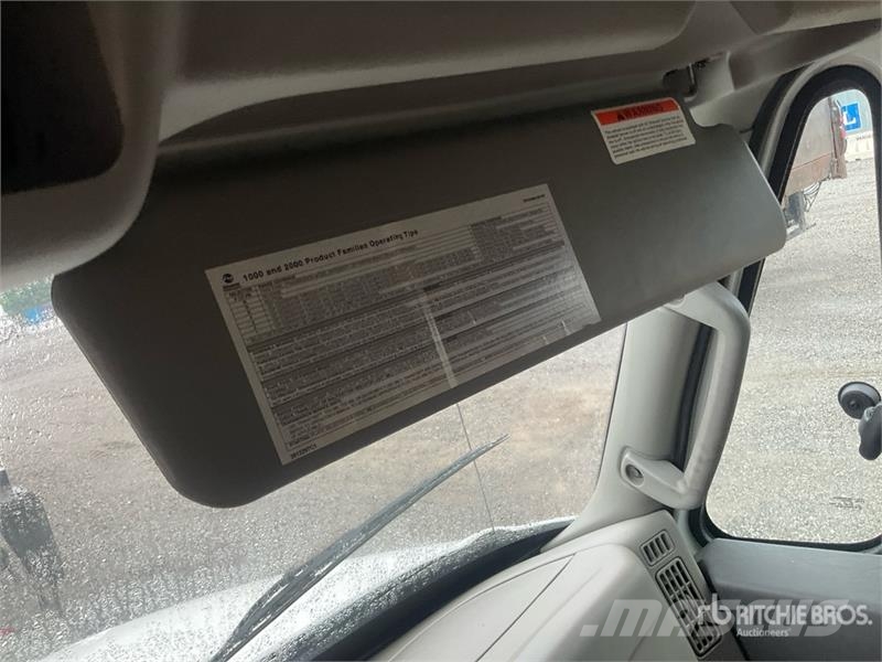 International 4300 SBA LP Box trucks