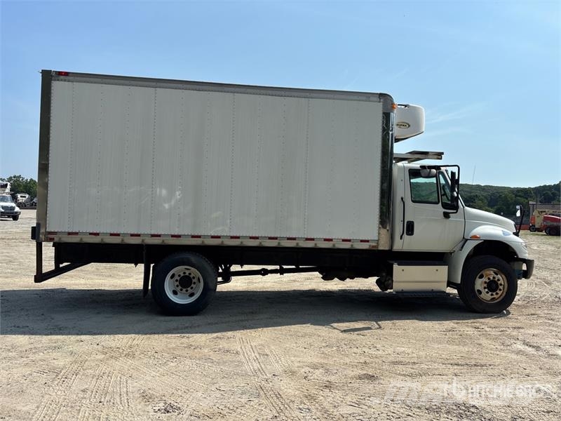 International 4300 SBA 4X2 4x2 Refrigerated Truck Temperature controlled trucks