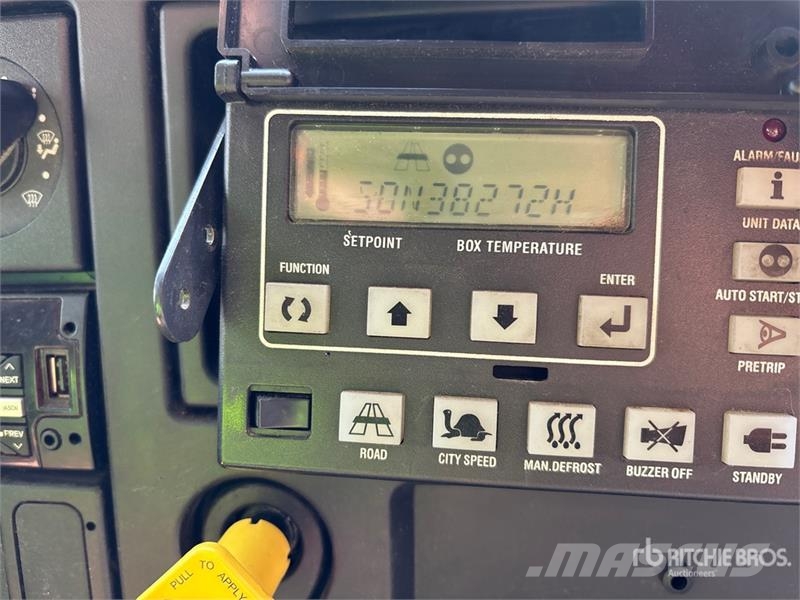 International 4300 SBA 4X2 4x2 Refrigerated Truck Temperature controlled trucks