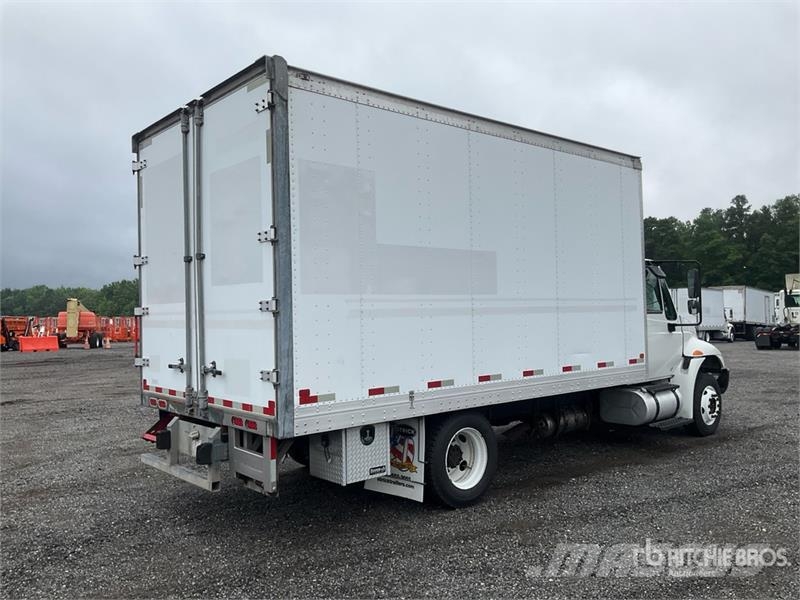 International 4300 SBA LP Box trucks
