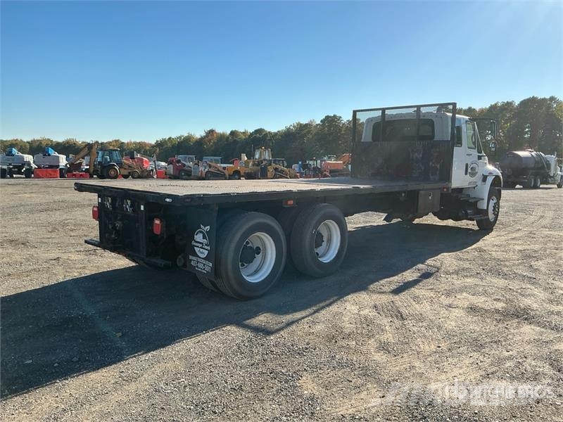 International 4400 Tovornjaki s kesonom/platojem