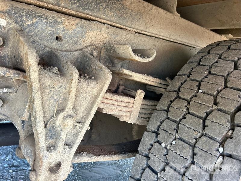 International 4700 شاحنات مسطحة/مفصلية الجوانب
