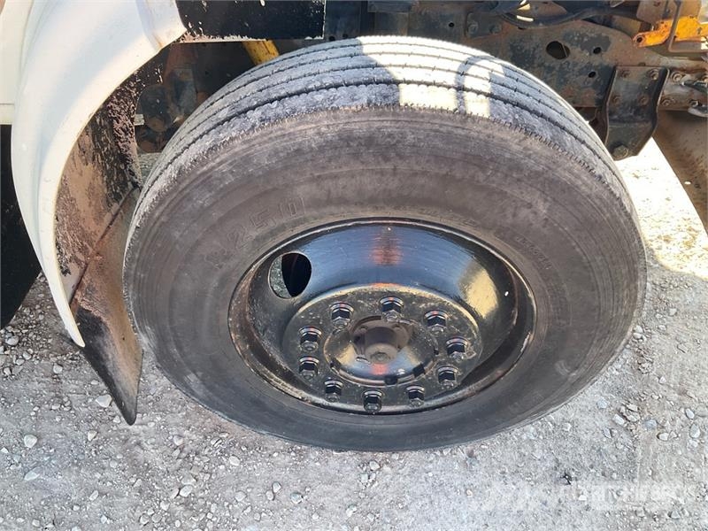 International 4700 Φορτηγά Kαρότσα με ανοιγόμενα πλαϊνά