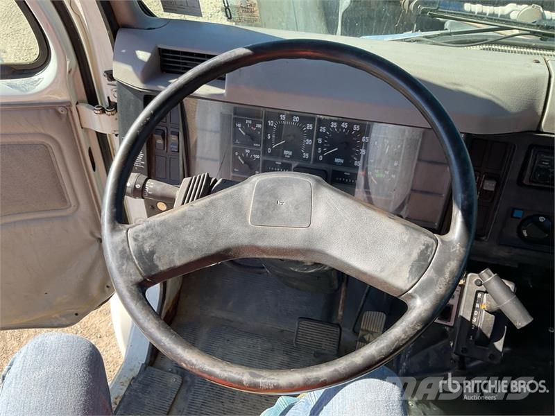 International 4700 Φορτηγά Kαρότσα με ανοιγόμενα πλαϊνά