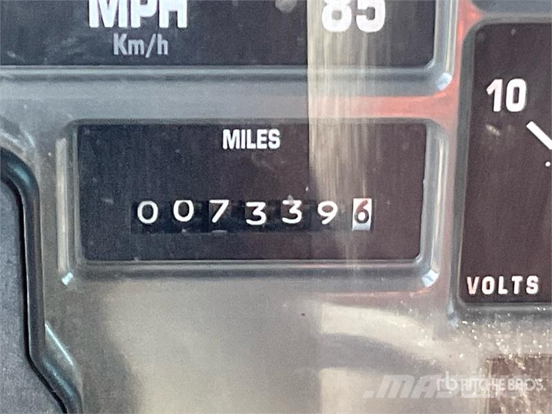 International 4700 Φορτηγά Kαρότσα με ανοιγόμενα πλαϊνά