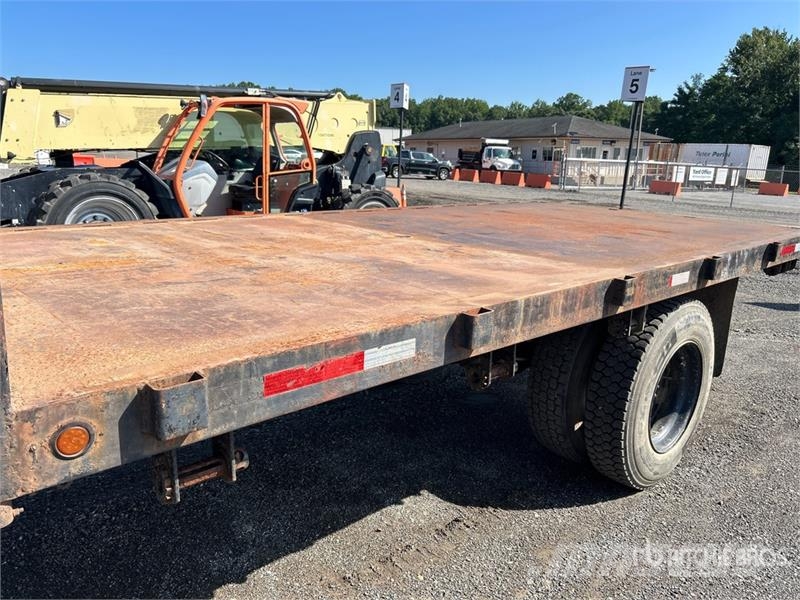 International 4700 شاحنات مسطحة/مفصلية الجوانب