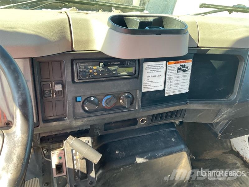 International 4700 Φορτηγά Kαρότσα με ανοιγόμενα πλαϊνά