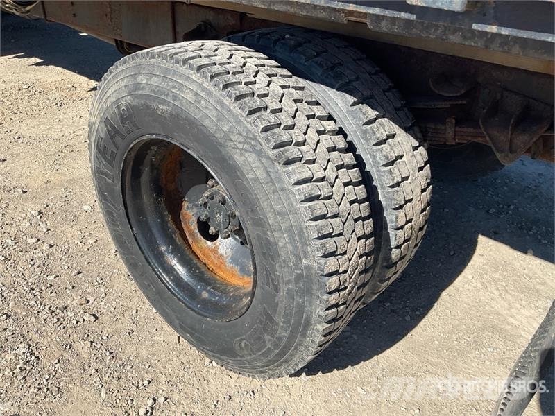 International 4700 Φορτηγά Kαρότσα με ανοιγόμενα πλαϊνά