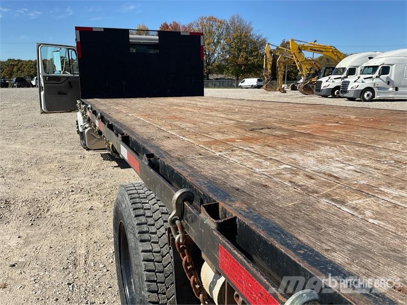 International 4700 Φορτηγά Kαρότσα με ανοιγόμενα πλαϊνά