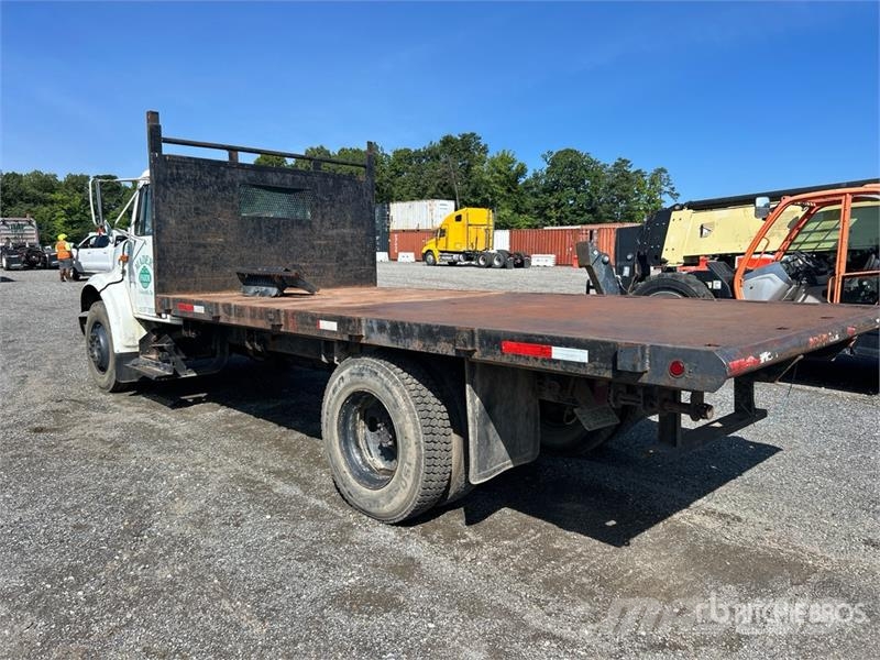 International 4700 شاحنات مسطحة/مفصلية الجوانب