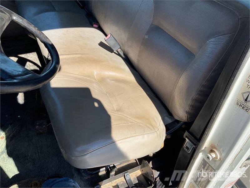 International 4700 Φορτηγά Kαρότσα με ανοιγόμενα πλαϊνά