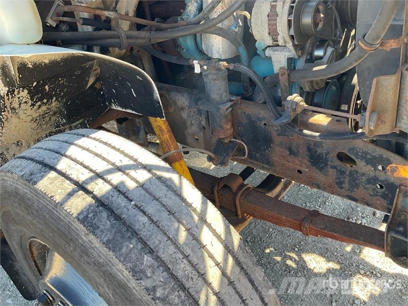 International 4700 Φορτηγά Kαρότσα με ανοιγόμενα πλαϊνά