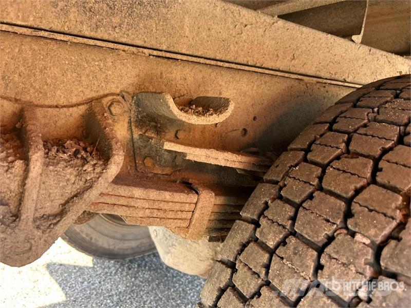 International 4700 شاحنات مسطحة/مفصلية الجوانب