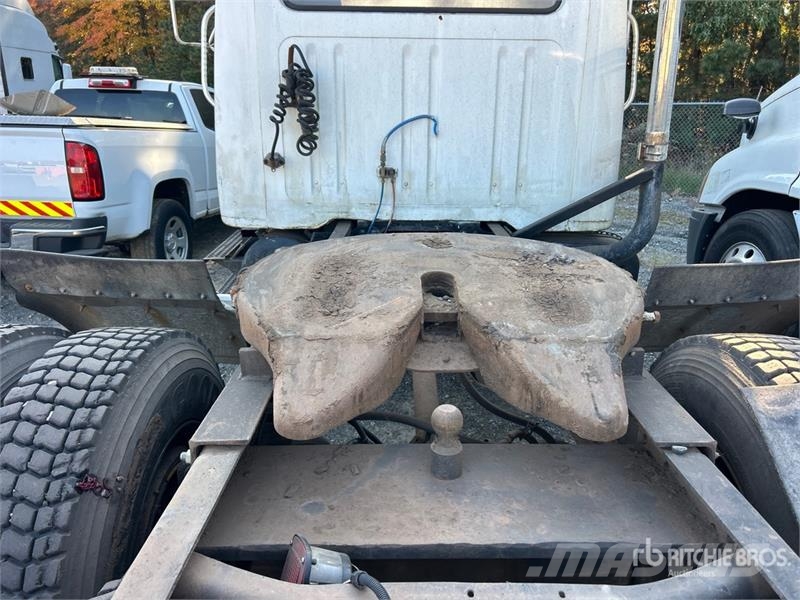 International 4900 Vetopöytäautot
