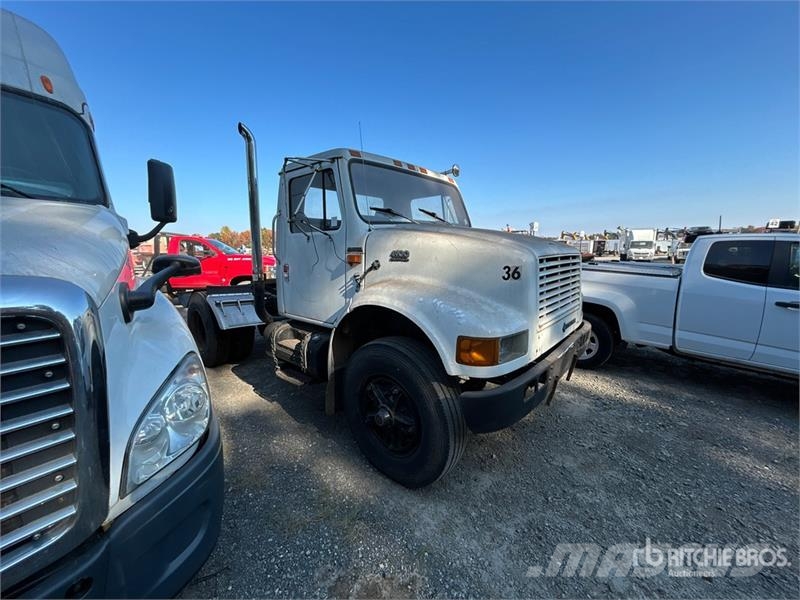 International 4900 Vetopöytäautot