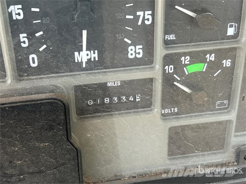 International 4900 Vetopöytäautot