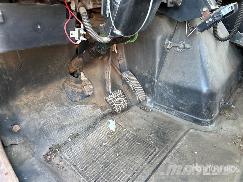 International 4900 Vetopöytäautot