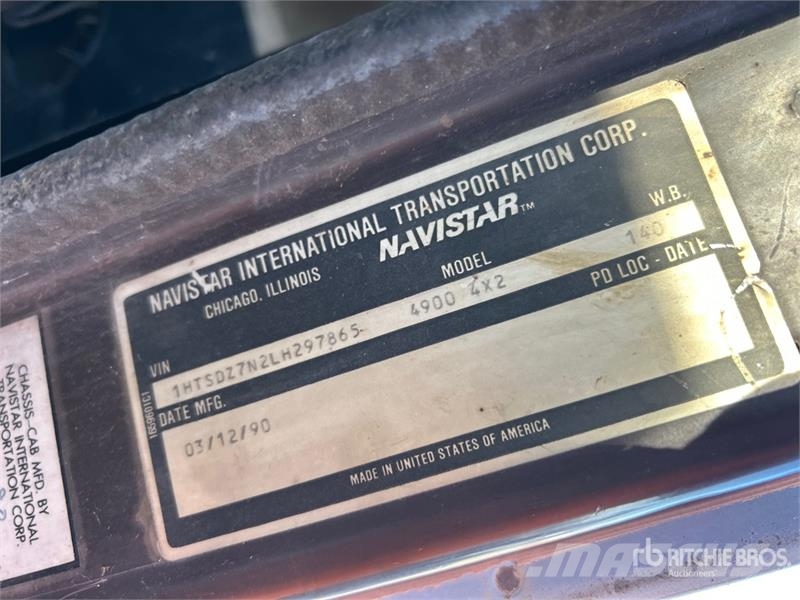 International 4900 Vetopöytäautot