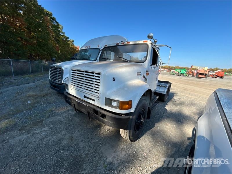 International 4900 Vetopöytäautot