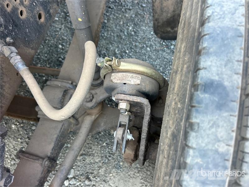 International 4900 Vetopöytäautot