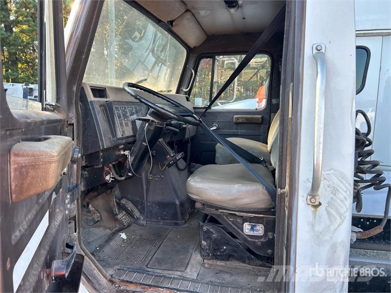 International 4900 Vetopöytäautot