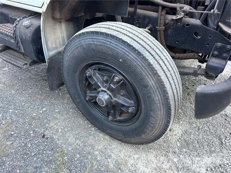 International 4900 Vetopöytäautot