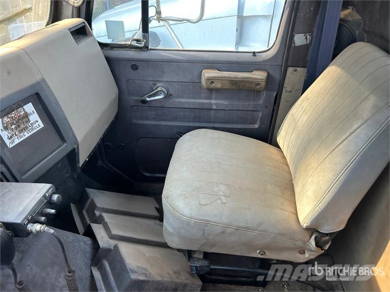 International 4900 Vetopöytäautot