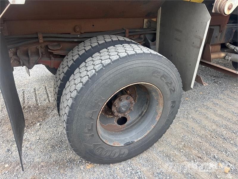 International 7400 自卸式货车