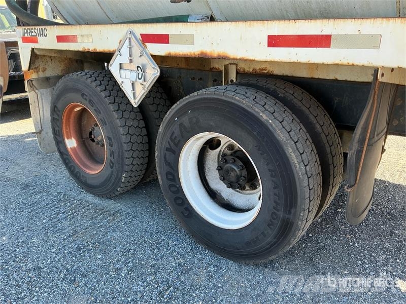 International 7400 Ассенизаторские машины