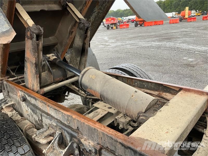 International 7400 Tippbil