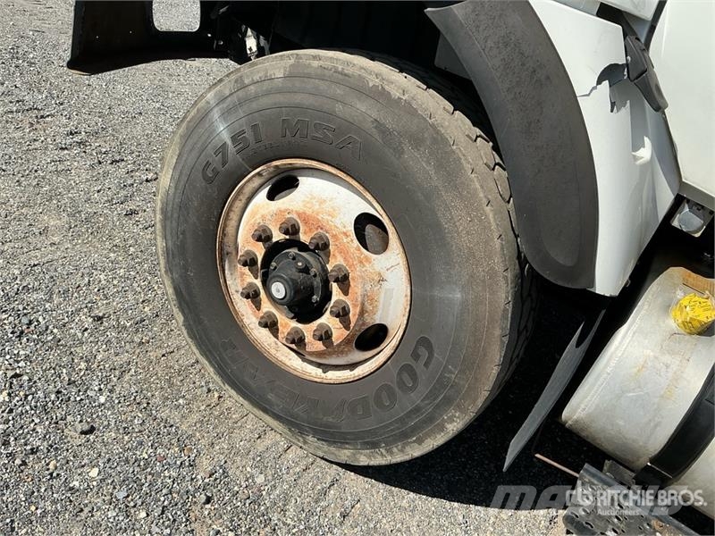 International 7400 Ассенизаторские машины