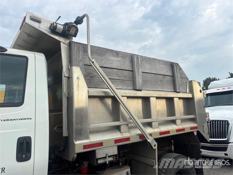 International 7400 自卸式货车