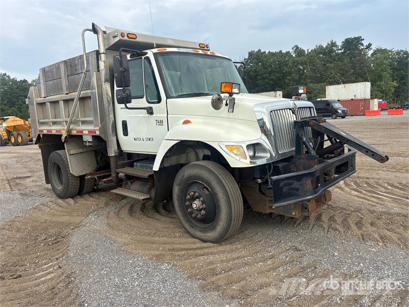 International 7400 自卸式货车