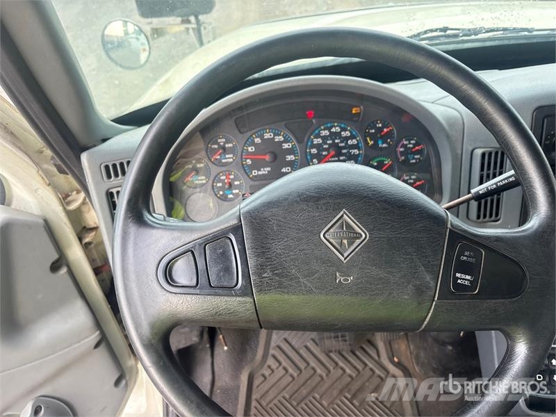 International 7400 自卸式货车