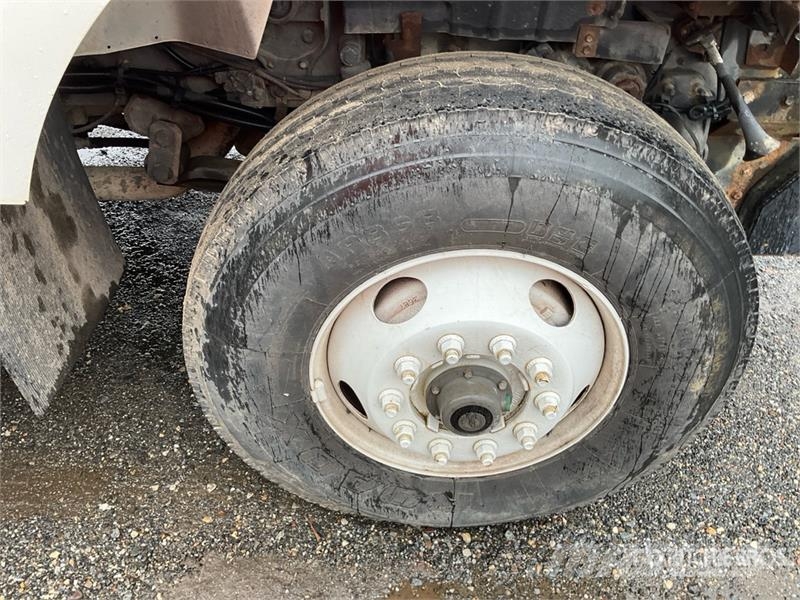 International 7400 Tippbil