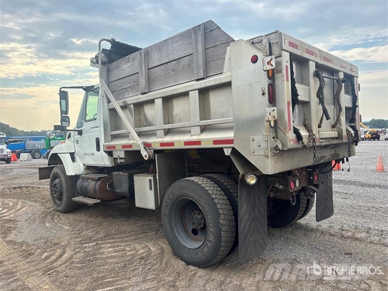 International 7400 自卸式货车